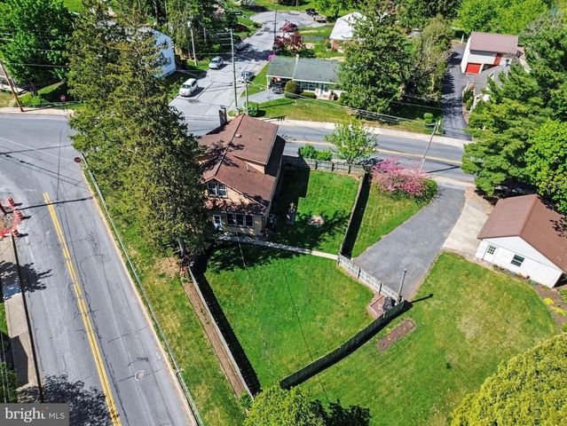1203 DIAMOND ST, Akron, PA 17501