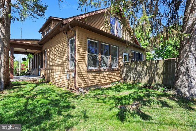1203 DIAMOND ST, Akron, PA 17501