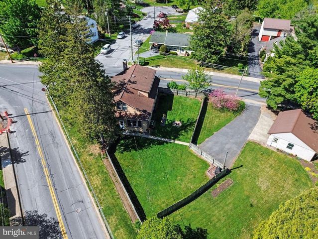 1203 DIAMOND ST, Akron, PA 17501
