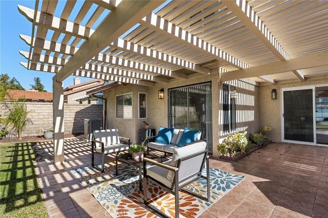 28205 Stonington Lane, Saugus, CA 91350