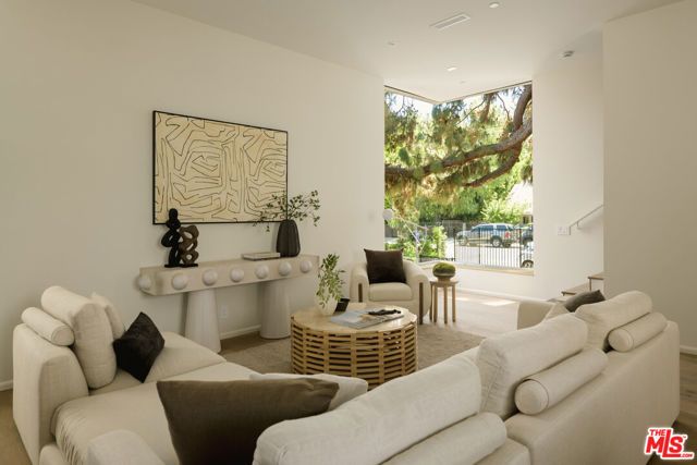1125 Sanborn Avenue, Los Angeles, CA 90029