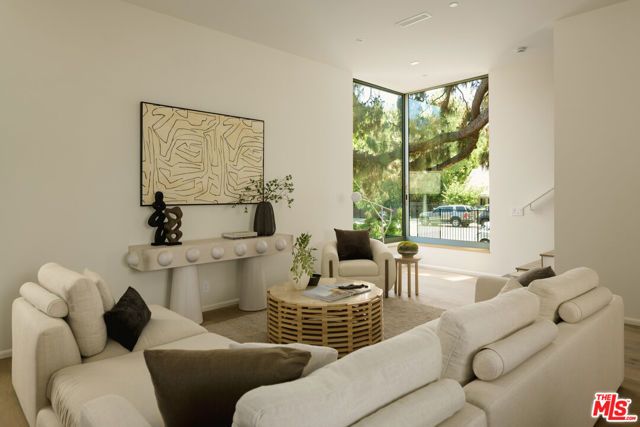 1125 Sanborn Avenue, Los Angeles, CA 90029