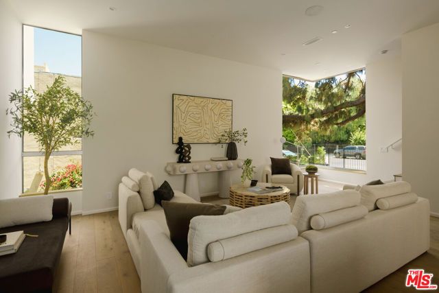 1125 Sanborn Avenue, Los Angeles, CA 90029