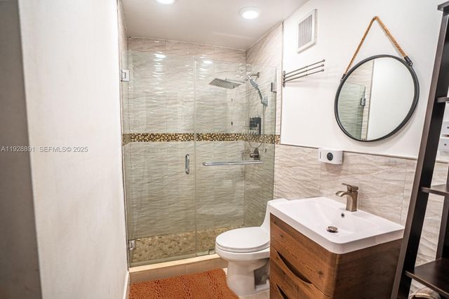 895 W 80th Place, Hialeah, FL 33014