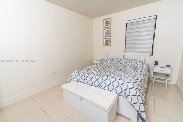 895 W 80th Place, Hialeah, FL 33014