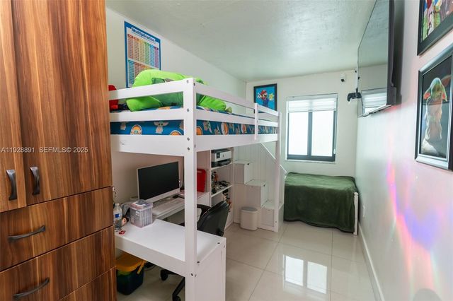 895 W 80th Place, Hialeah, FL 33014