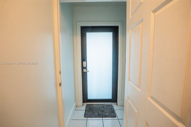 895 W 80th Place, Hialeah, FL 33014
