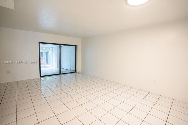 895 W 80th Place, Hialeah, FL 33014