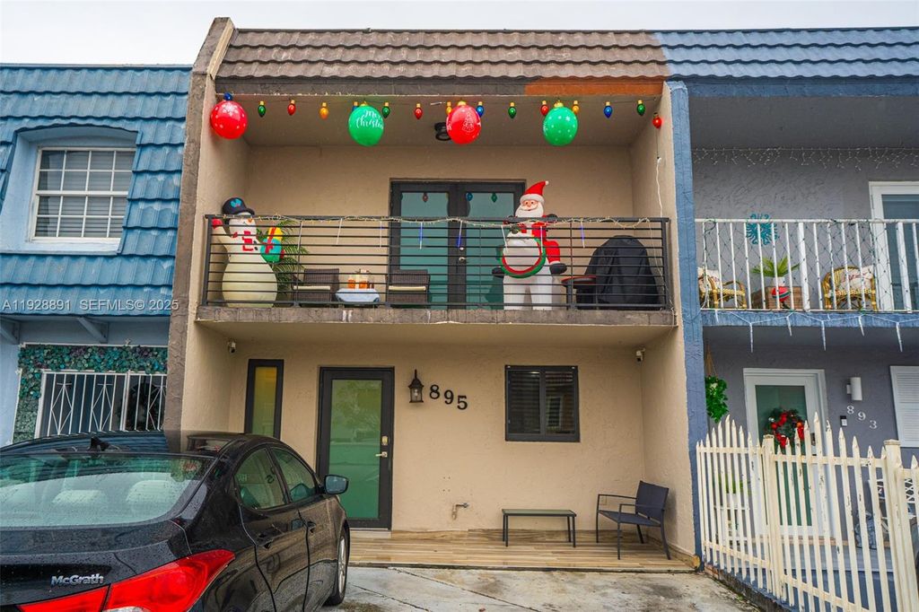 895 W 80th Place, Hialeah, FL 33014