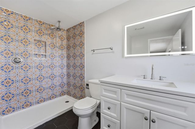 5328 FOX RUN ROAD, Sarasota, FL 34231