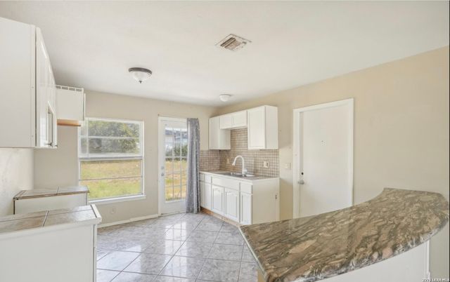 5301 CASTLE CV, San Antonio, TX 78242