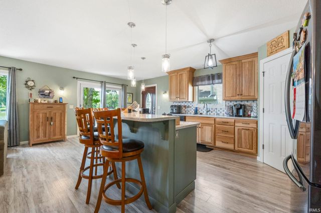 2725 W Buckles Road, Columbia City, IN 46725