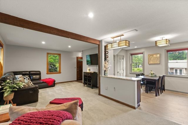 364 Chestnut St, Wilmington, MA 01887