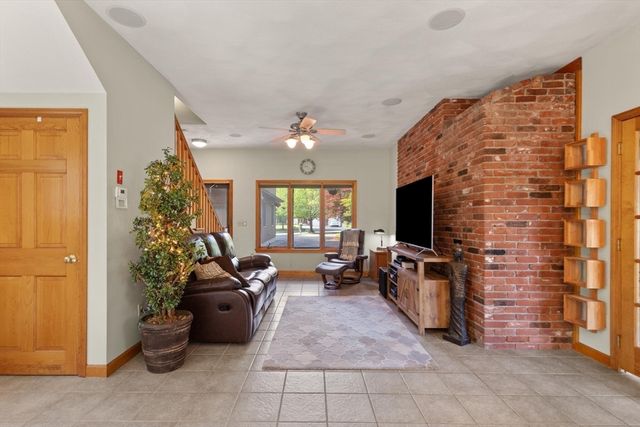 364 Chestnut St, Wilmington, MA 01887