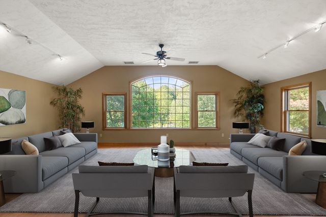 364 Chestnut St, Wilmington, MA 01887