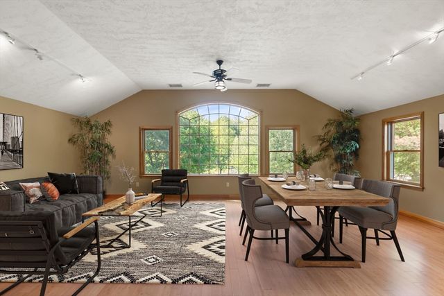 364 Chestnut St, Wilmington, MA 01887