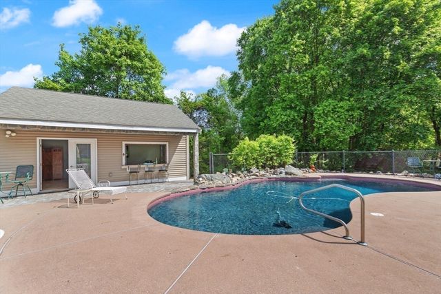 364 Chestnut St, Wilmington, MA 01887