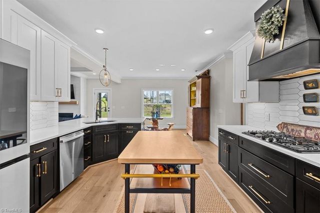 8009 Honkers Hollow Drive, Stokesdale, NC 27357