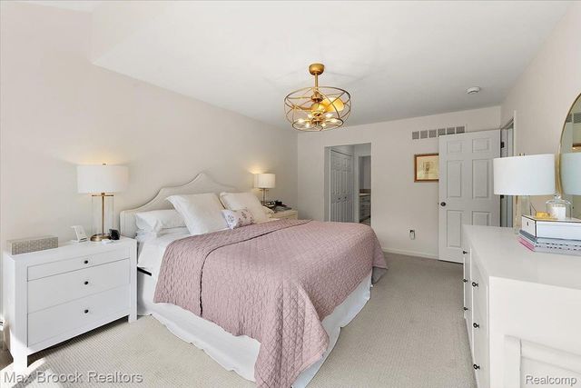 2478 WILDBROOK Run, Bloomfield Charter Township, MI 48304