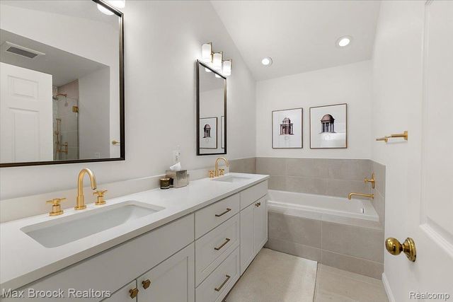 2478 WILDBROOK Run, Bloomfield Charter Township, MI 48304