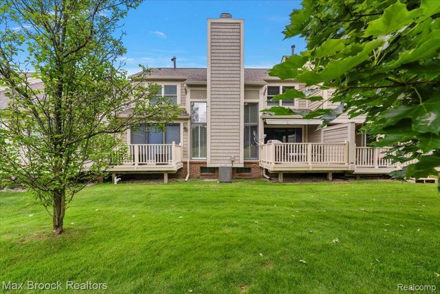 2478 WILDBROOK Run, Bloomfield Charter Township, MI 48304