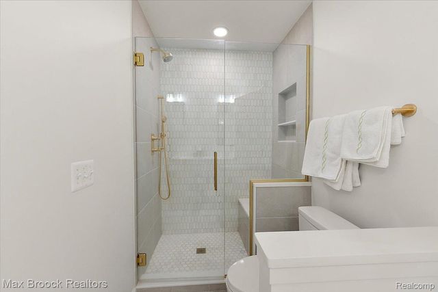 2478 WILDBROOK Run, Bloomfield Charter Township, MI 48304