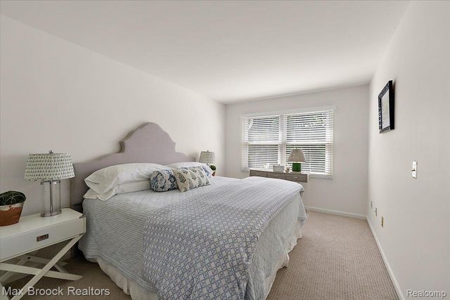2478 WILDBROOK Run, Bloomfield Charter Township, MI 48304