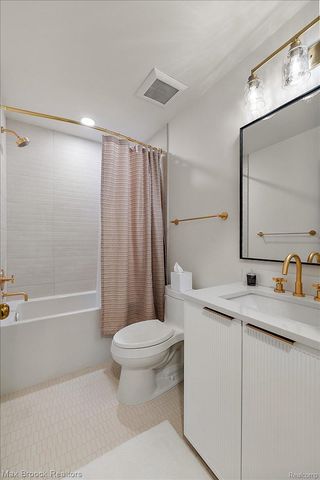 2478 WILDBROOK Run, Bloomfield Charter Township, MI 48304