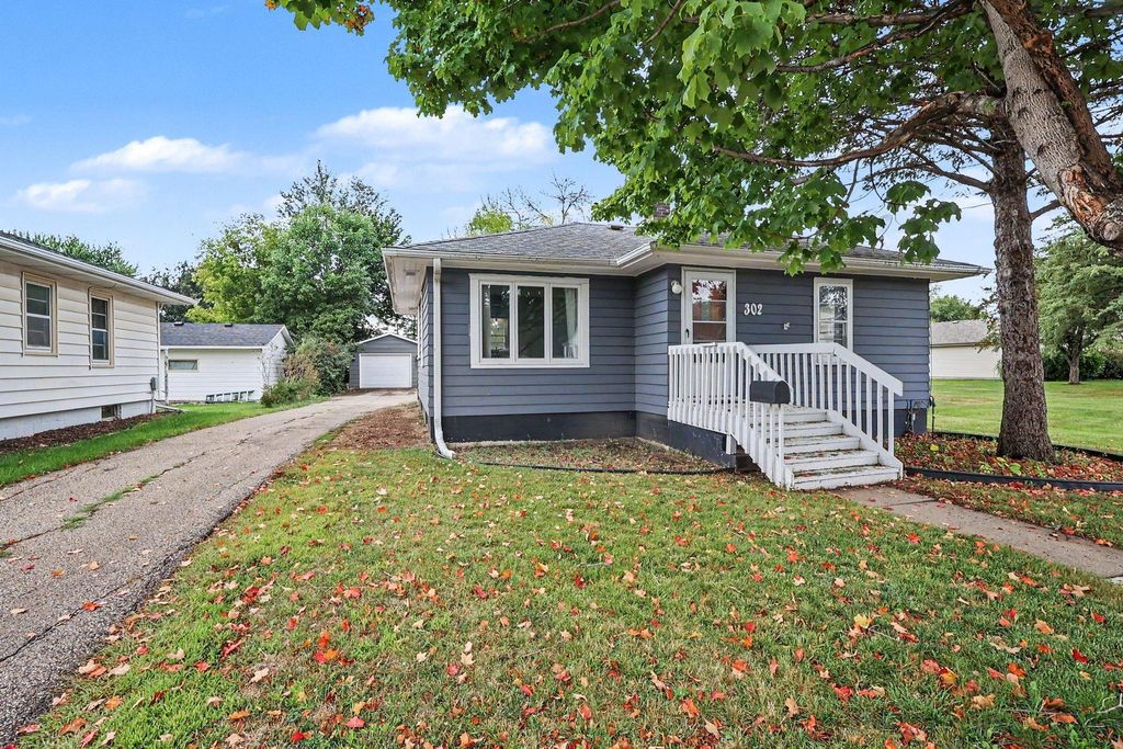 302 Lincoln Avenue N, New Prague, MN 56071 — photo 2