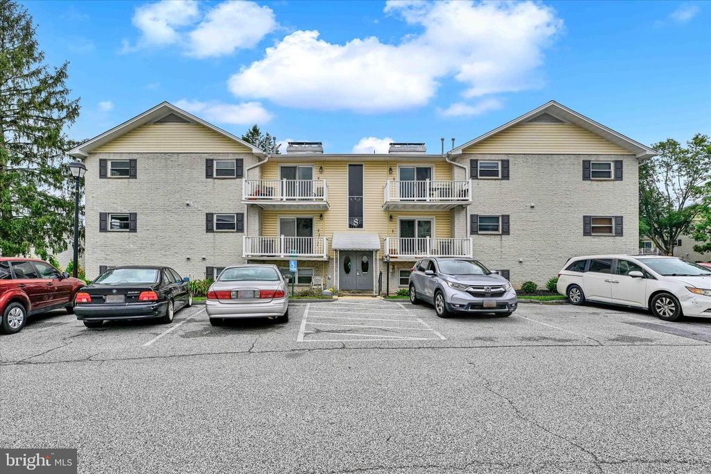 8 WARREN LODGE CT #1-B, Cockeysville, MD 21030