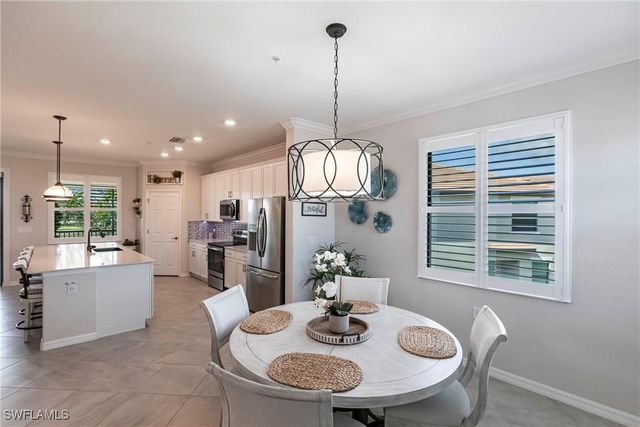 2351 Montserrat LN 202, Naples, FL 34120