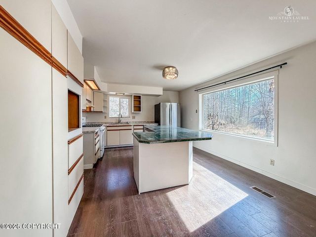 8747 S Twilight Drive, Wasilla, AK 99623