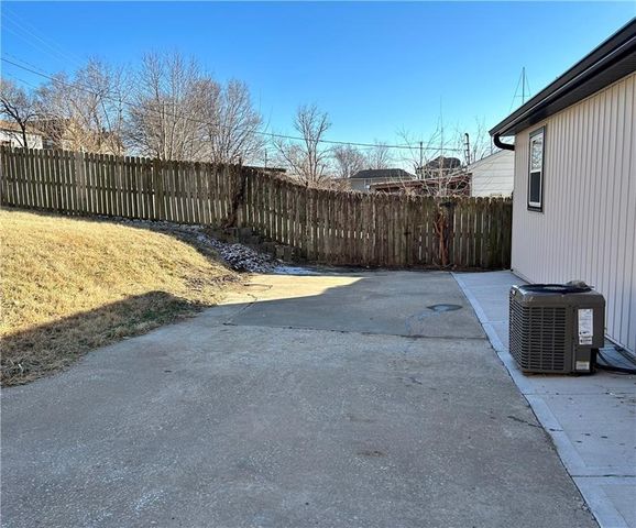 19 S 12th Street, Kansas City, KS 66102