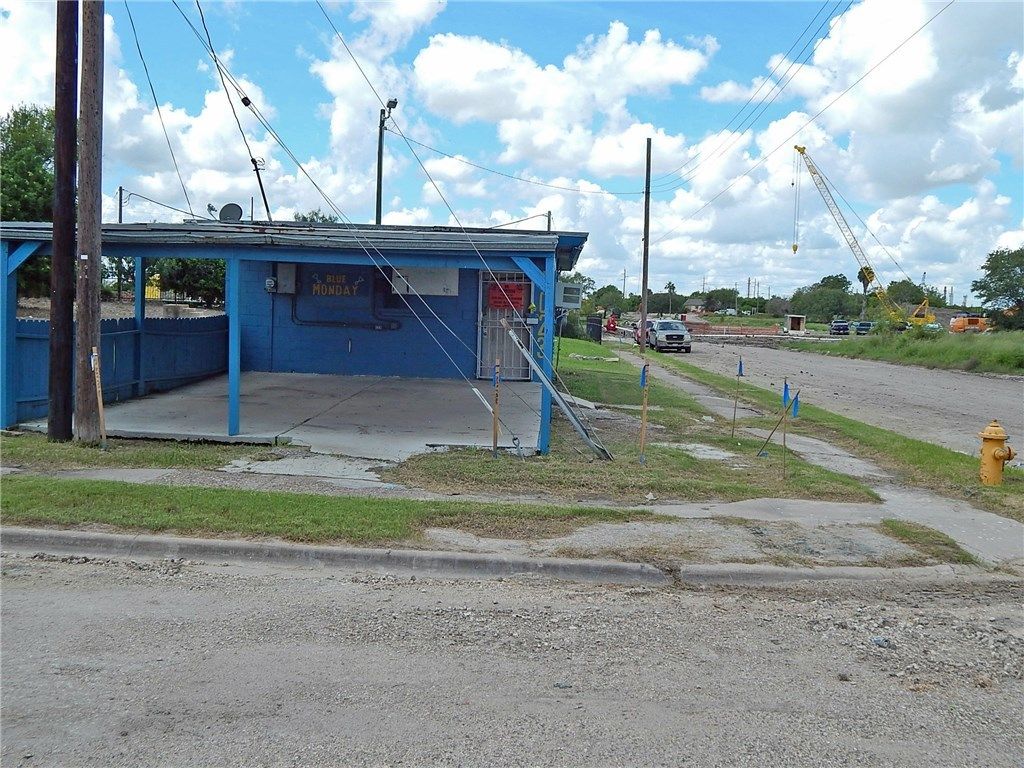 1023 JOSEPHINE St, Corpus Christi, TX 78401 — photo 3