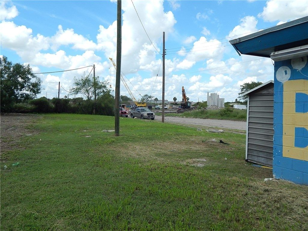 1023 JOSEPHINE St, Corpus Christi, TX 78401 — photo 4