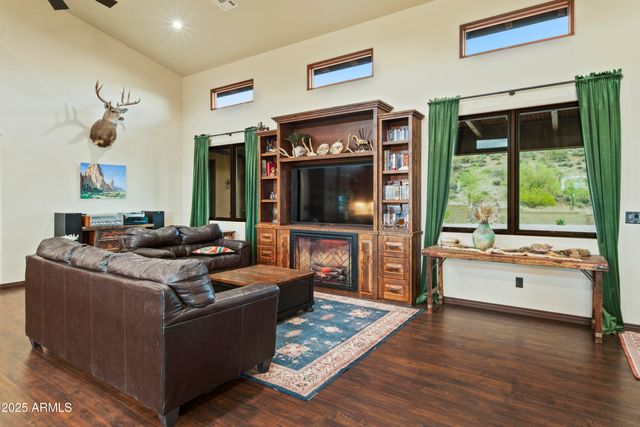 837 W Bralliar Road, Wickenburg, AZ 85390