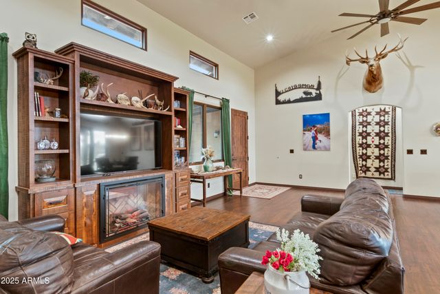 837 W Bralliar Road, Wickenburg, AZ 85390