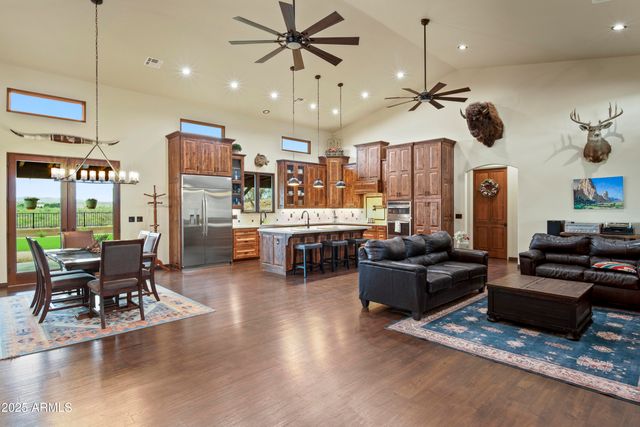 837 W Bralliar Road, Wickenburg, AZ 85390