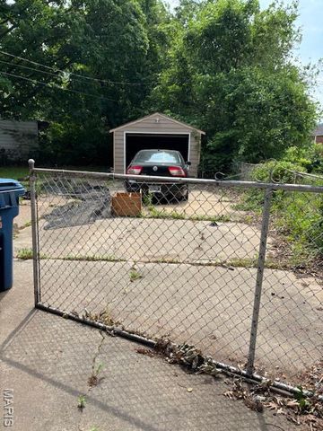 116 Henquin Drive, St Louis, MO 63135