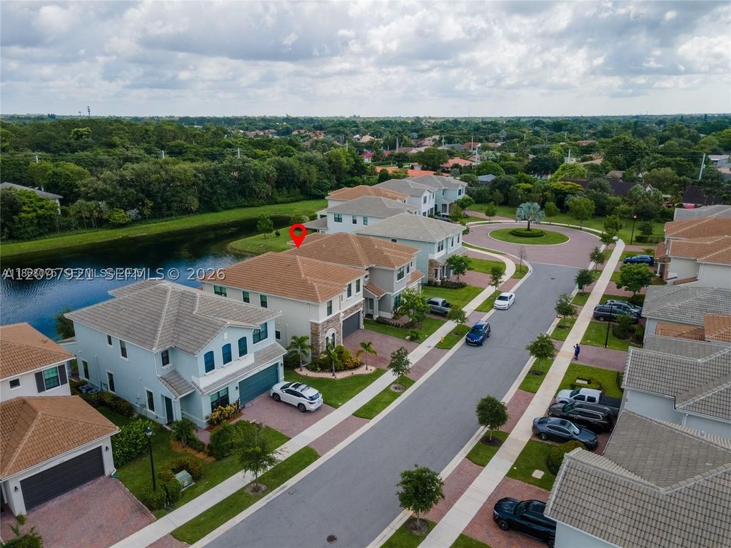Image 13 of property listing at 8475 NW 39th Ct, Coral Springs, FL 33065