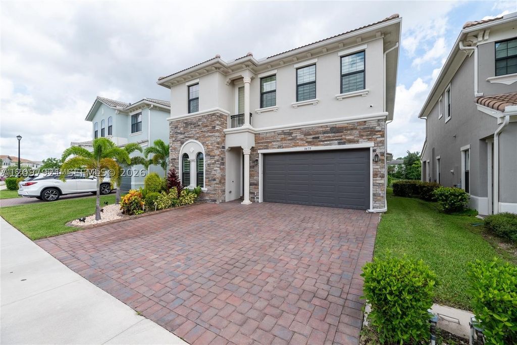 Image 3 of property listing at 8475 NW 39th Ct, Coral Springs, FL 33065