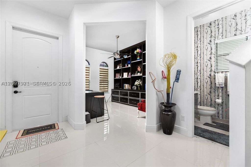 Image 4 of property listing at 8475 NW 39th Ct, Coral Springs, FL 33065