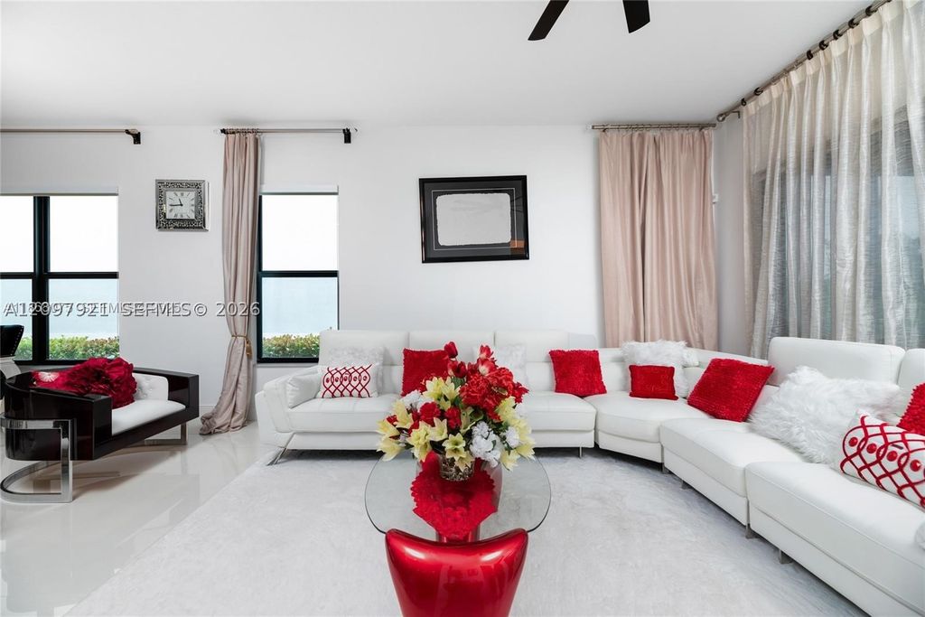 Image 5 of property listing at 8475 NW 39th Ct, Coral Springs, FL 33065