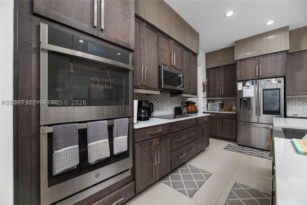 Image 9 of property listing at 8475 NW 39th Ct, Coral Springs, FL 33065