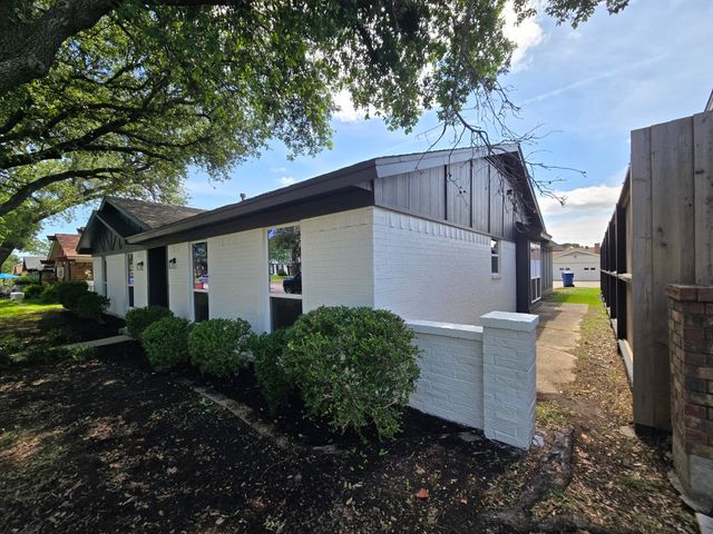 526 Doral Place, Garland, TX 75043