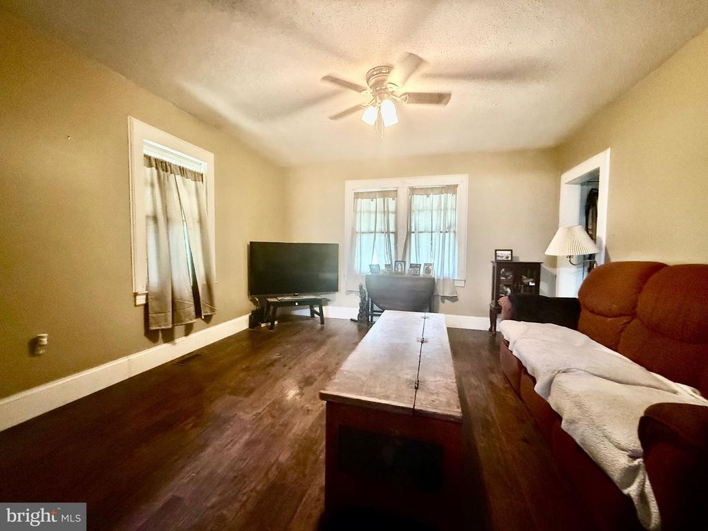 9860 HG TRUEMAN RD, Lusby, MD 20657