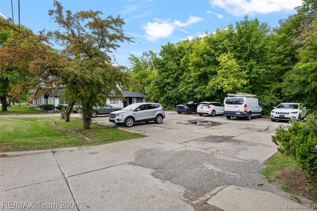 24821 5 Mile Road, Redford, MI 48239