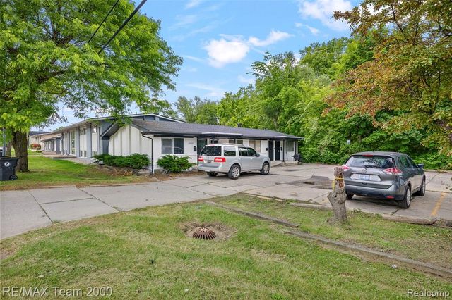24821 5 Mile Road, Redford, MI 48239