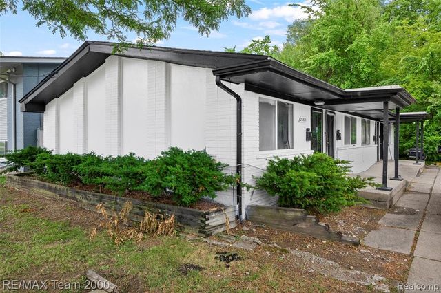 24821 5 Mile Road, Redford, MI 48239