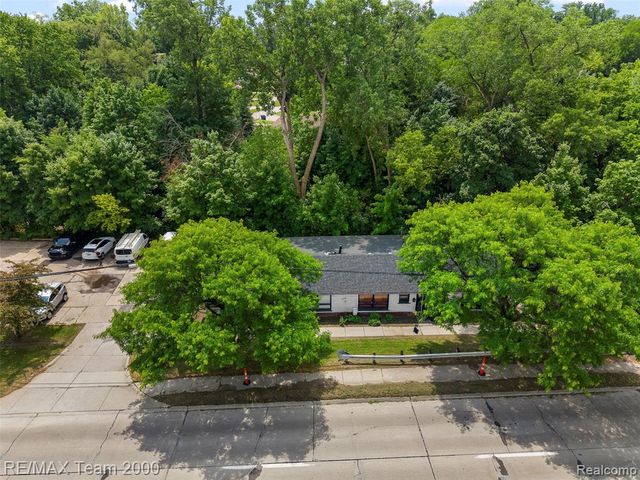 24821 5 Mile Road, Redford, MI 48239